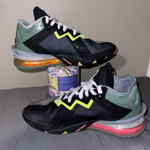 Nike LeBron XVIII 18 Low Space Jam Bugs vs Marvin Grey CV7562-005 Men's Size 6.5 - Picture 2 of 10